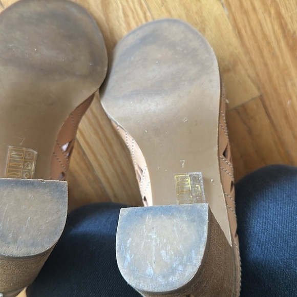 Jeffrey Campbell 7 tan leather open toe heels with cut outs lace up great cond - Picture 8 of 8